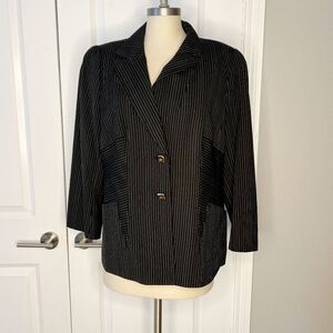 Escada Pin striped blazer Size 44 Black and White